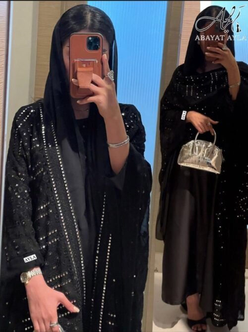 عباية سوداء فاخرة بتصميم راقٍ وأنيق، مزينة بالكامل