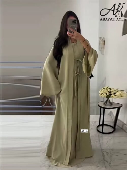 عباية مكونة من قطعتين باللون الأخضر