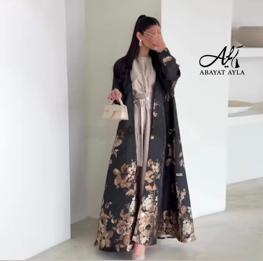 ⁦عباية ساتان منقوشة⁩ - الصورة ⁦2⁩
