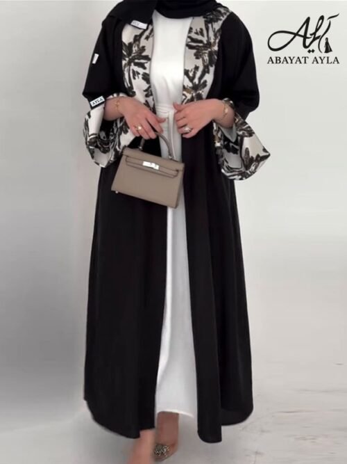 عباية أنيقة من ماركة "عبايات أيلا".