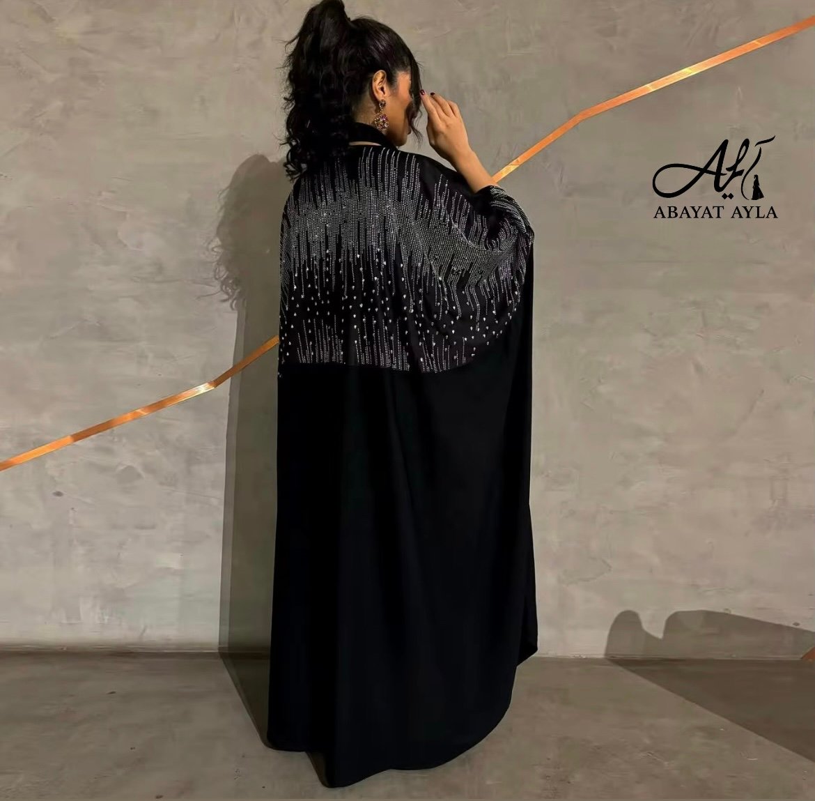 سوداء أنيقة بتطريز - الصورة 2