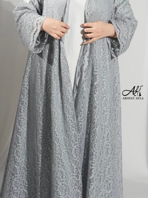 عباية أنيقة بلون رمادي فاتح