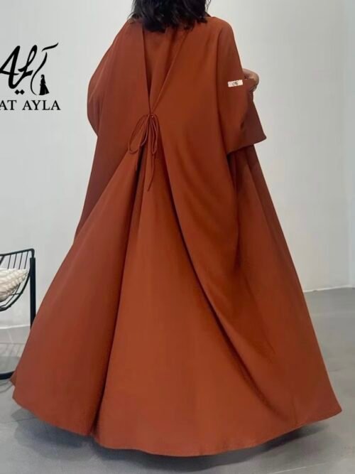 عباية بلون بني غامق