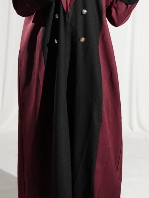 عباية أنيقة بتصميم كلاسيكي بلمسة عصرية