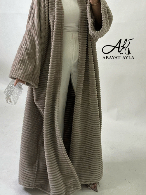 عباية بقماش مخملي