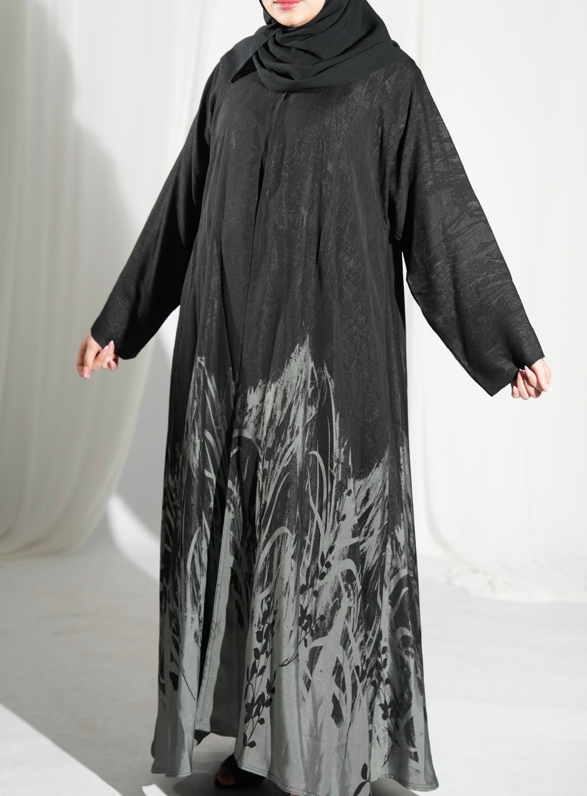 عباية أنيقة باللون الأسود والرمادي - الصورة 2