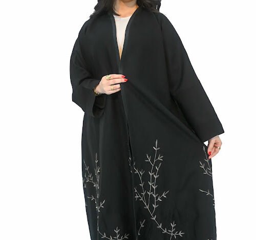 عباية سوداء بذيل مشجر