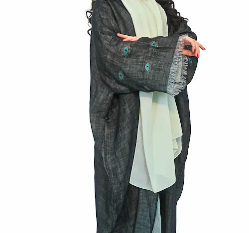 عباية بلون أخضر بنقشة طاووس