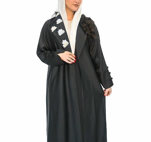 عباية بتطريز ورد أبيض بارز