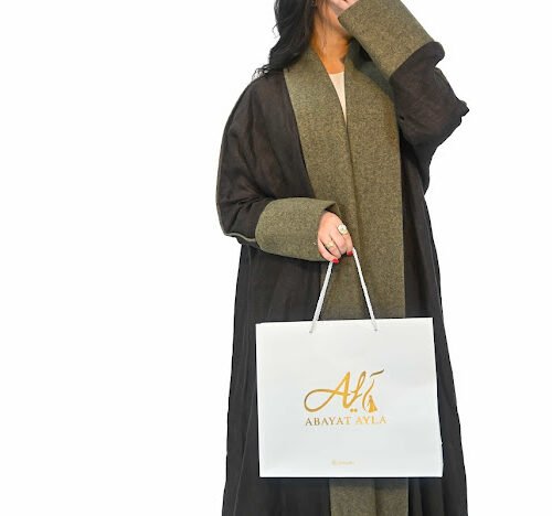 عباية بسيط بلونين الأسود والزيتي