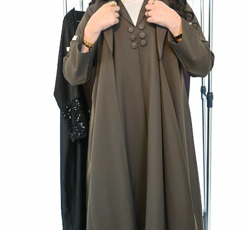 عباية بلون زيتي بياقة